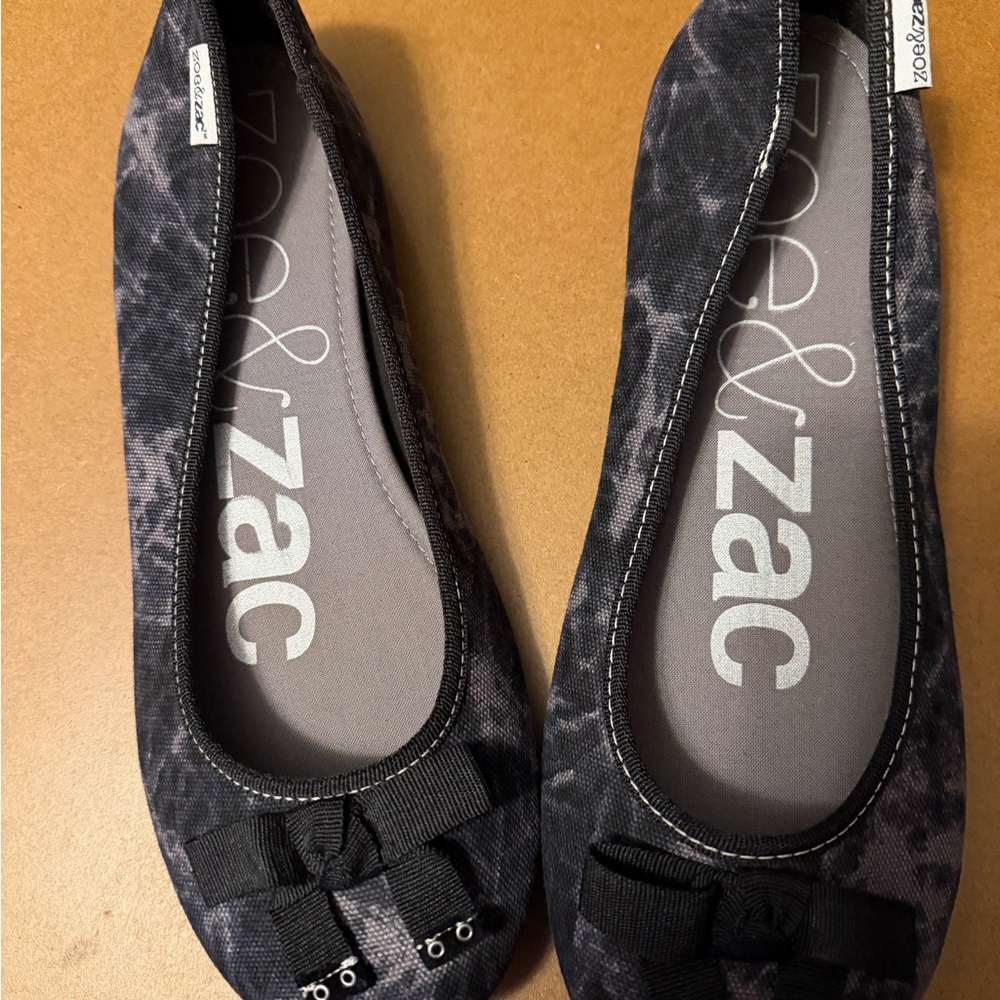 Cute Zoe and Zac Black Marble Ballet Flats with Bows and white stitch size 11